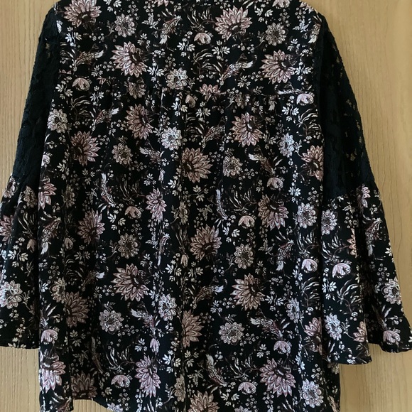 Front Tie Button Down Boho Top - Picture 2 of 7